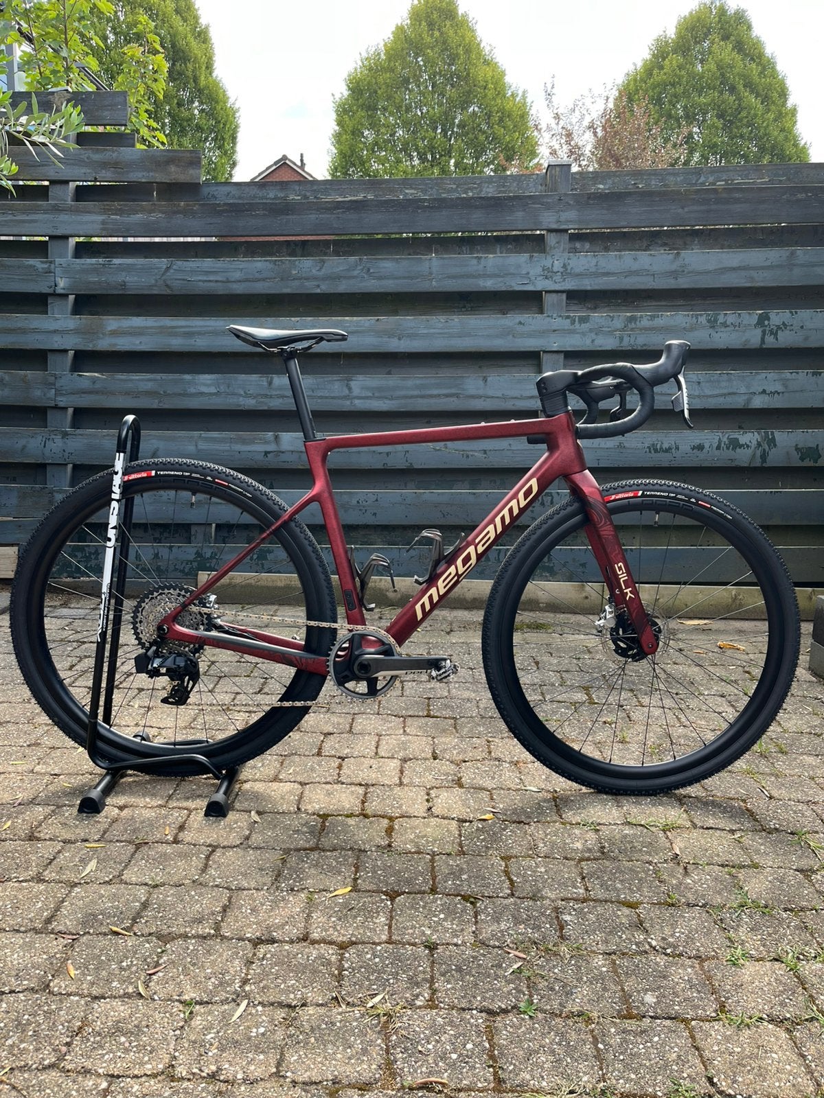 Megamo Silk Garnet maat M, Carbon, 10 tot 15 versnellingen, Zo goed als nieuw, Schijfrem