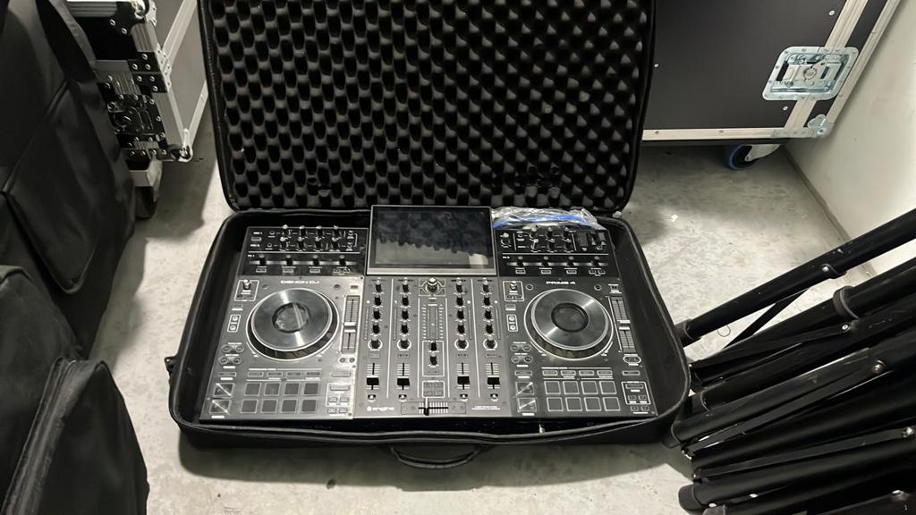 Denon dj prime 4 in softcase, Muziek en Instrumenten, Dj-sets en Draaitafels, Ophalen of Verzenden, Denon