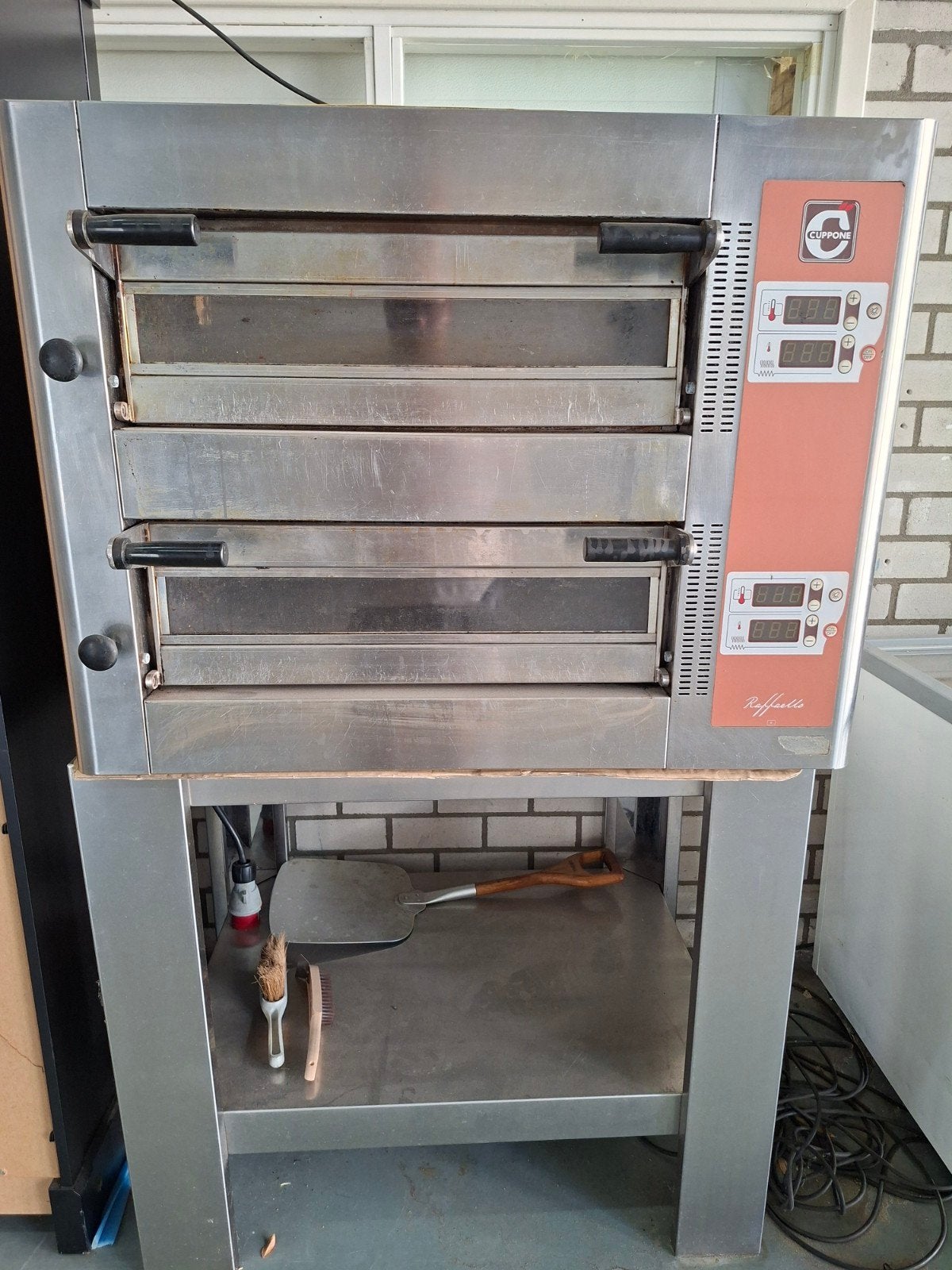 Pizzaoven Cuppone Raffaello met rvs onderstel, Ophalen, Gebruikt