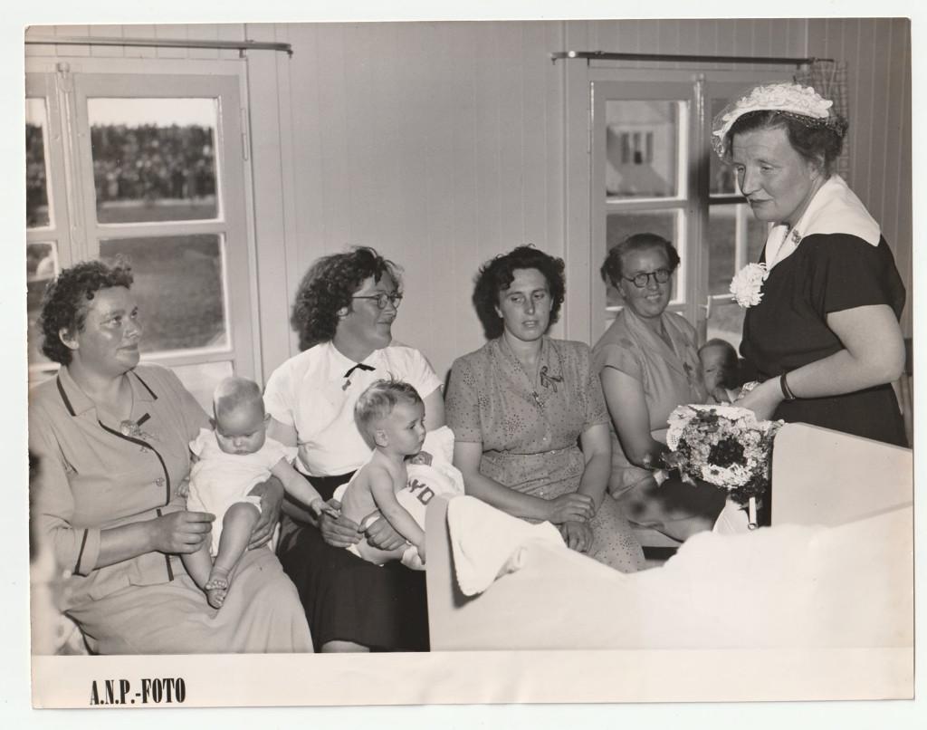 Persfoto Heijningen watersnood 1954 Juliana Pestalozzihuis, Verzamelen, Foto's en Prenten, Gebruikt, Foto, Overige onderwerpen