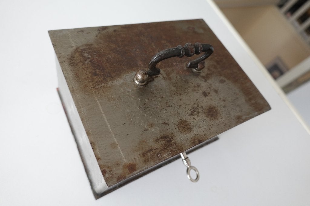 Oud ijzeren geldkistje, Minder dan 50 cm, Gebruikt, Minder dan 50 cm, Ophalen of Verzenden