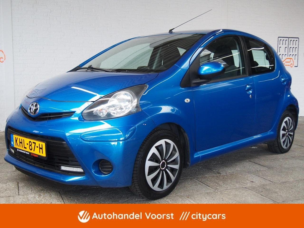 Toyota Aygo 1.0 VVT-i Aspiration Airco, 5Deuren (APK:Nieuw), Auto's, Voorwielaandrijving, Euro 5, Stof, Gebruikt
