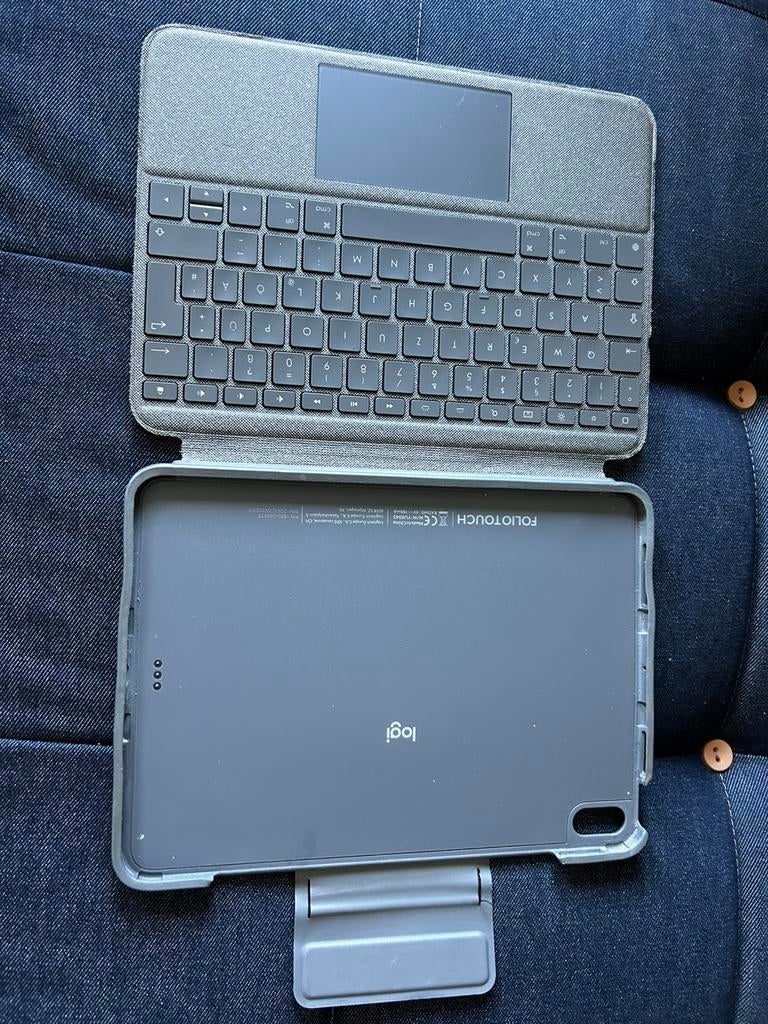 Logitech Folio Touch iPad Air 4/5/M2 11" - DEFECT Kabelbreuk, Ophalen of Verzenden, Zo goed als nieuw, 11 inch, Bescherming voor- en achterkant