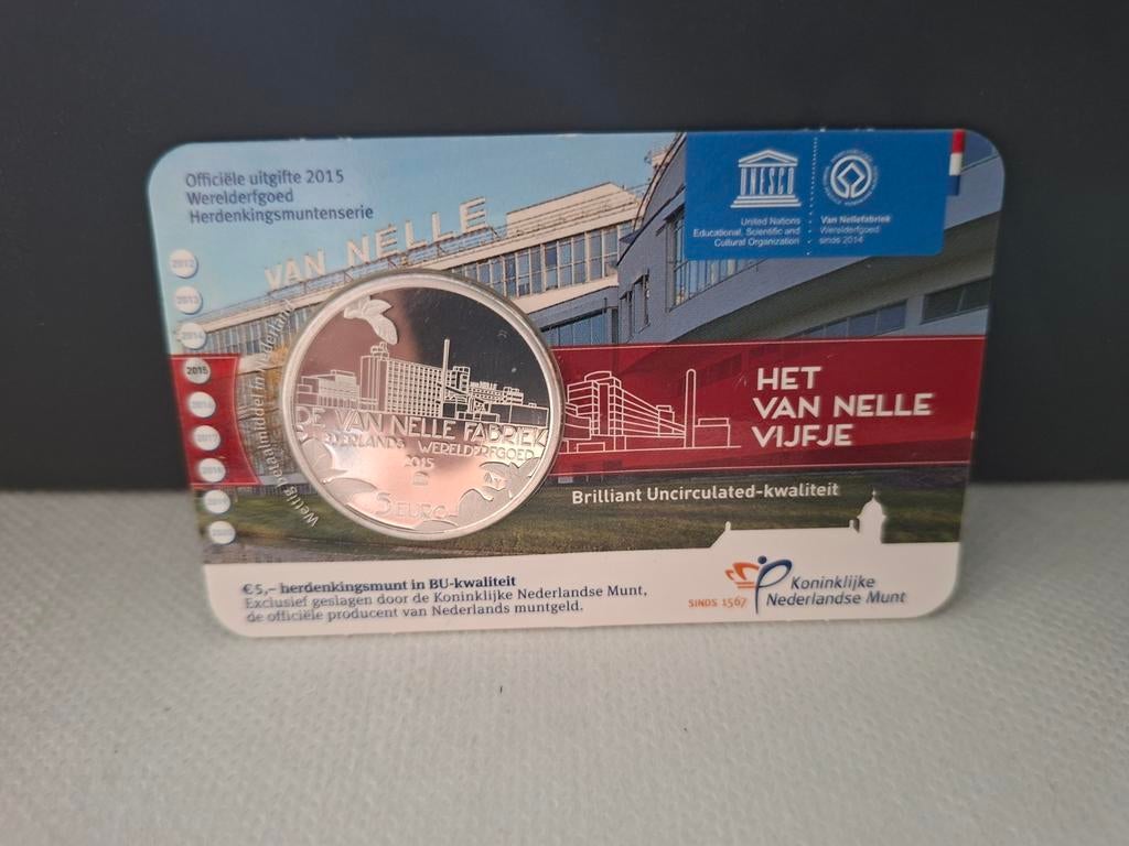 Zwaar verzilverde 5 euro munt Van Nelle Fabriek 2015 BU, Postzegels en Munten, Munten | Nederland, Verzenden, Koningin Beatrix