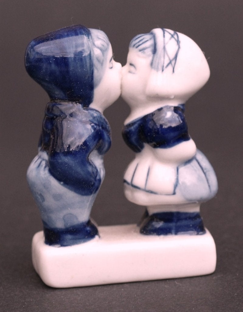 Delftsblauw kussend stelletje - handgeschilderd - NIEUW, Ophalen of Verzenden, Nieuw, Mens