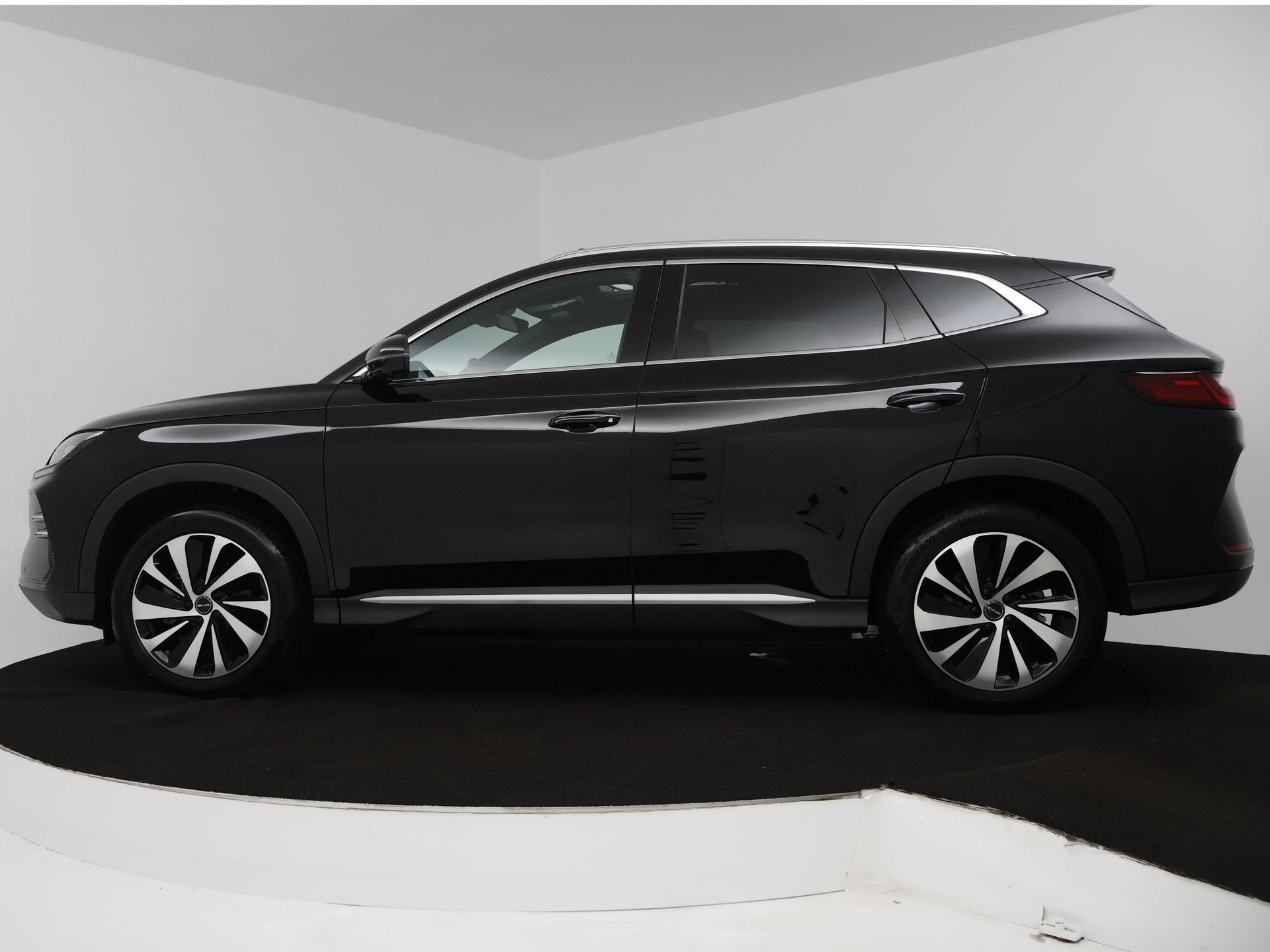 BYD SEAL U Design 87 kWh | Origineel NL! | NAP! (bj 2025), Auto's, 12 maanden, Seal U, Zwart, Automatische klimaatregeling