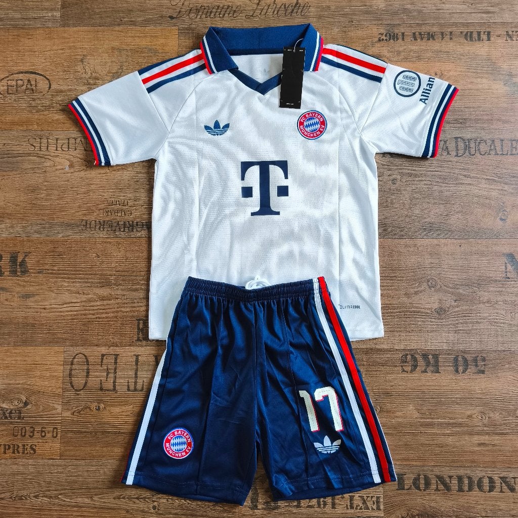 Bayern Munchen Uit Tenue Shirt + Broekje 26/27, Maat XS of kleiner, Ophalen of Verzenden, Zo goed als nieuw, Set