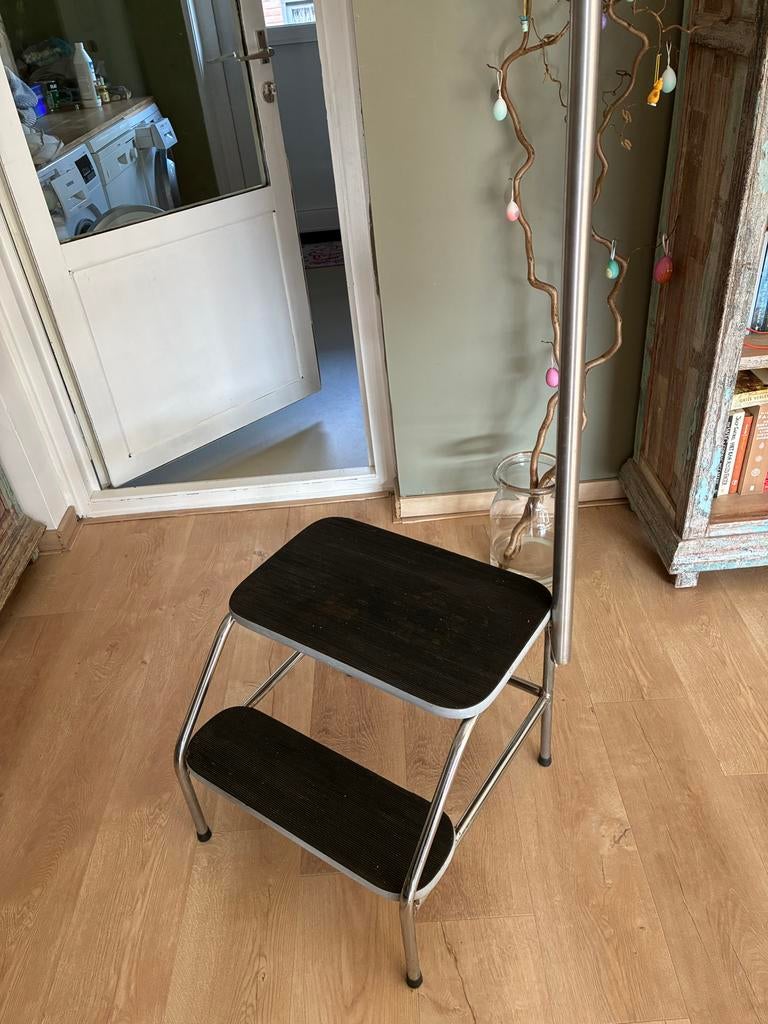 Handige opstapje met twee treden en handvat, Ophalen, Zo goed als nieuw, Trap, Minder dan 2 meter