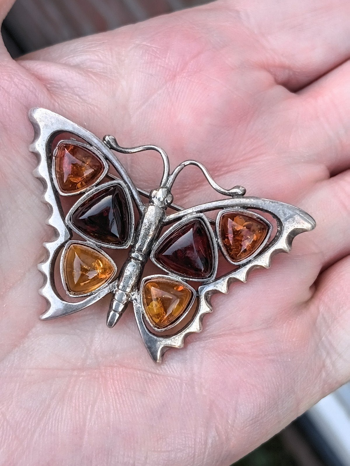 mooie zilveren vlinderbroche met barnsteen, Verzenden, Zilver, Broche