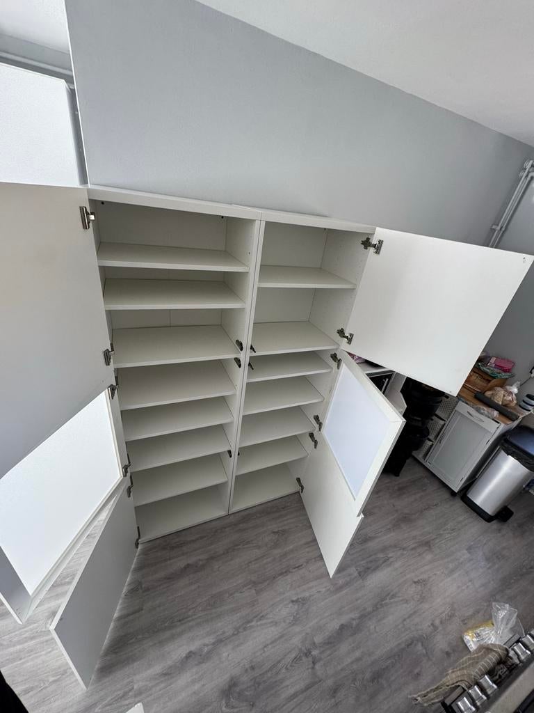 Witte opbergkast met planken en deuren, Ophalen of Verzenden, Zo goed als nieuw