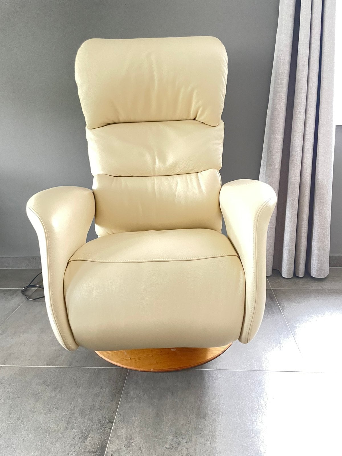 Nette relax fauteuil, Huis en Inrichting, Fauteuils, Ophalen, Zo goed als nieuw, Leer, 50 tot 75 cm
