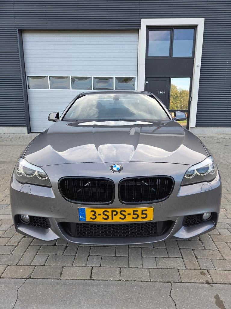 BMW 5 Serie 520i M Sport Edition High Exe/NL-AUTO/Alcantara/, Auto's, Zwart, 4 cilinders, 2000 kg, Alcantara