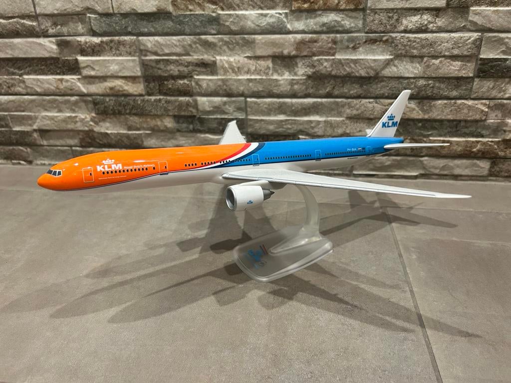 Herpa Boeing 777-300ER KLM Orange Pride 1:200, Overige merken, 1:144 tot 1:200, Ophalen of Verzenden, Zo goed als nieuw