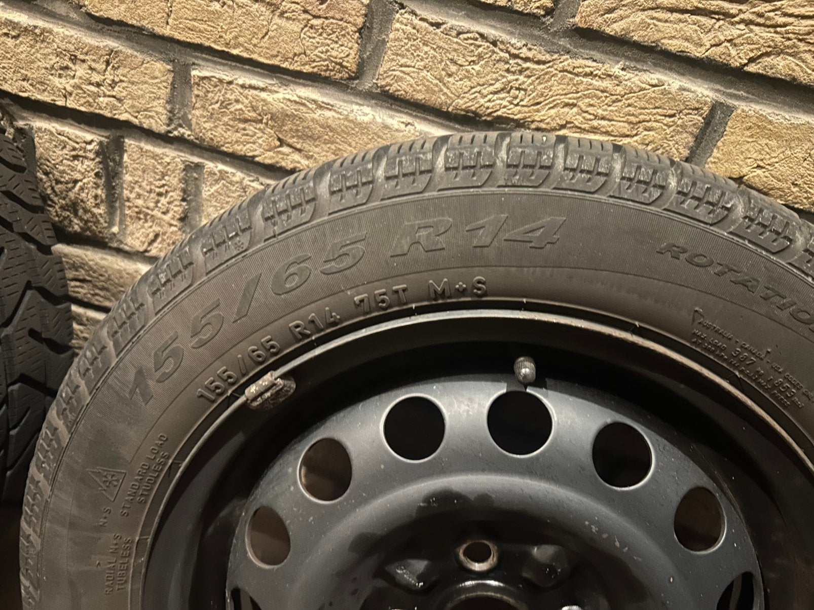 Set 4 winterbanden, 155/65 R14., Ophalen, Zo goed als nieuw