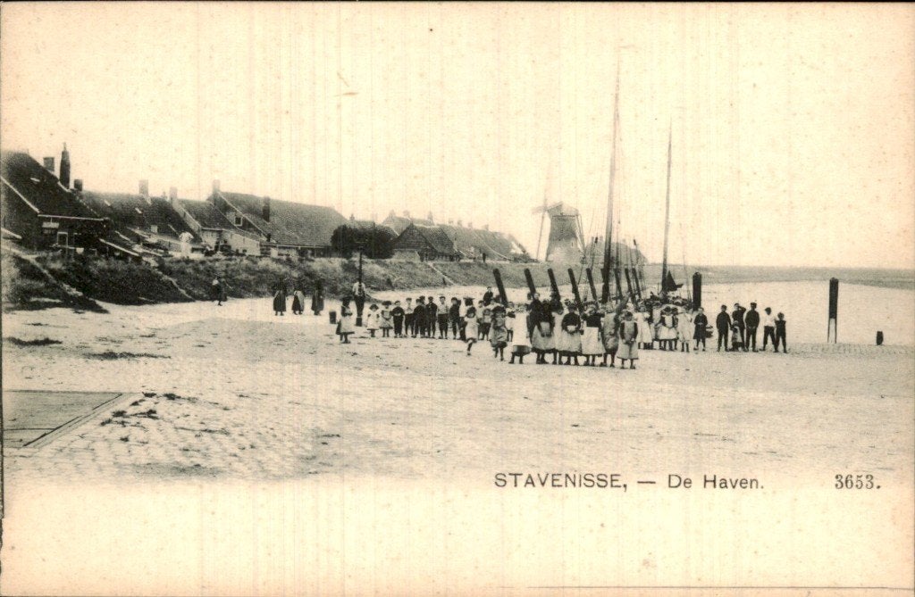 Stavenisse - De Haven - Groep kinderen op strand, Ophalen of Verzenden, Voor 1920, Ongelopen, Zeeland