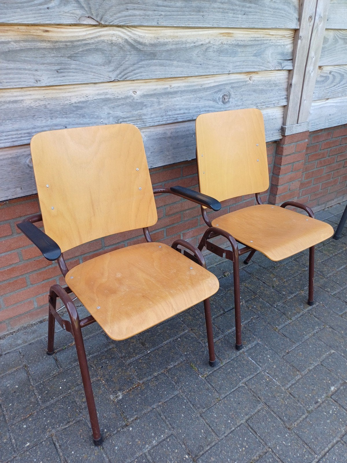 100 x kerkstoelen schoolstoelen partij stoelen, Ophalen, Gebruikt, Bruin, Vijf, Zes of meer stoelen