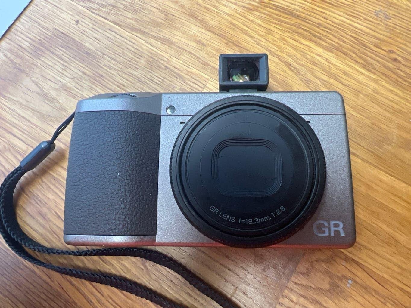 Ricoh GR iii diary edition & EXTERNE ZOEKER GV-3, Audio, Tv en Foto, Ophalen of Verzenden, Zo goed als nieuw, Compactcamera, Accu