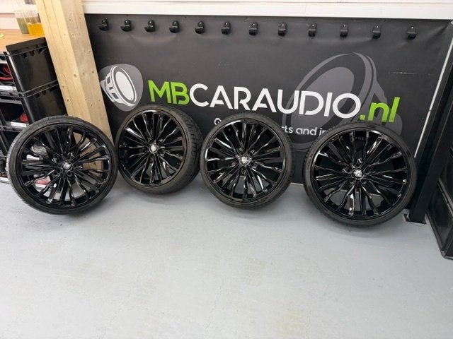 Hawke Harrier 22'' inch Velgen NIEUWSTAAT! + 17 Inch Staal!, Auto-onderdelen, Banden en Velgen, Ophalen, 265 mm, Banden en Velgen