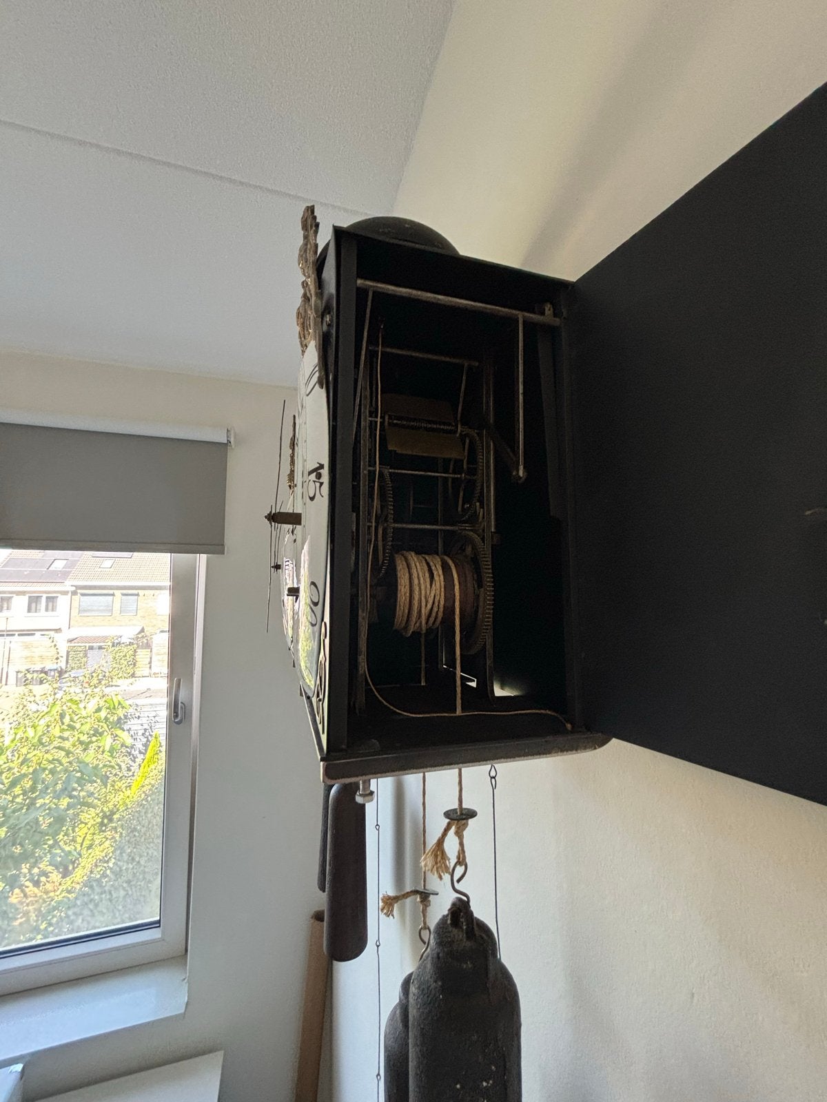 Twee Franse haantjesklokken, Ophalen