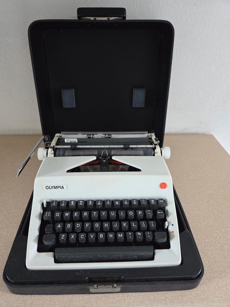 Retro typemachine inclusief stevige koffer, Ophalen