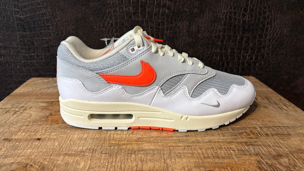 Nike Air Max 1 Patta Waves White Hyper Crimson 43, Kleding | Heren, Schoenen, Wit, Nike, Nieuw, Ophalen of Verzenden