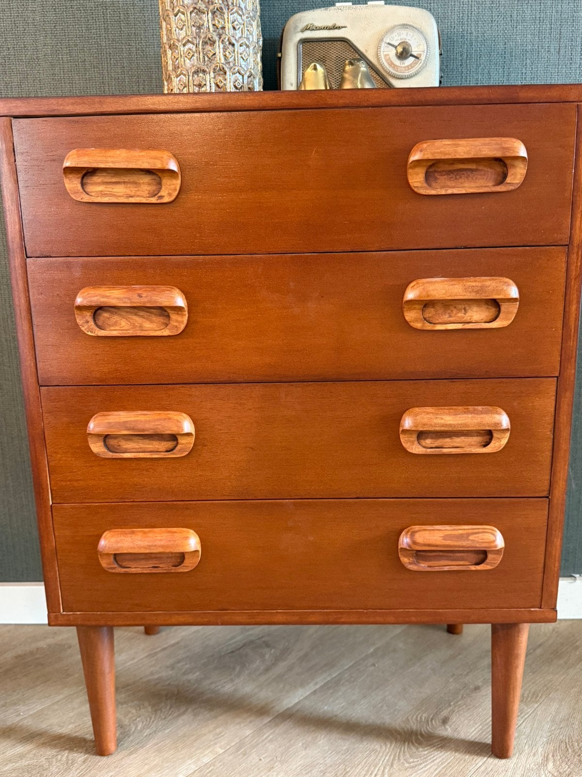 Foto 9 van Vintage ladekast -warm hout – 4 lades – retro / Deens design