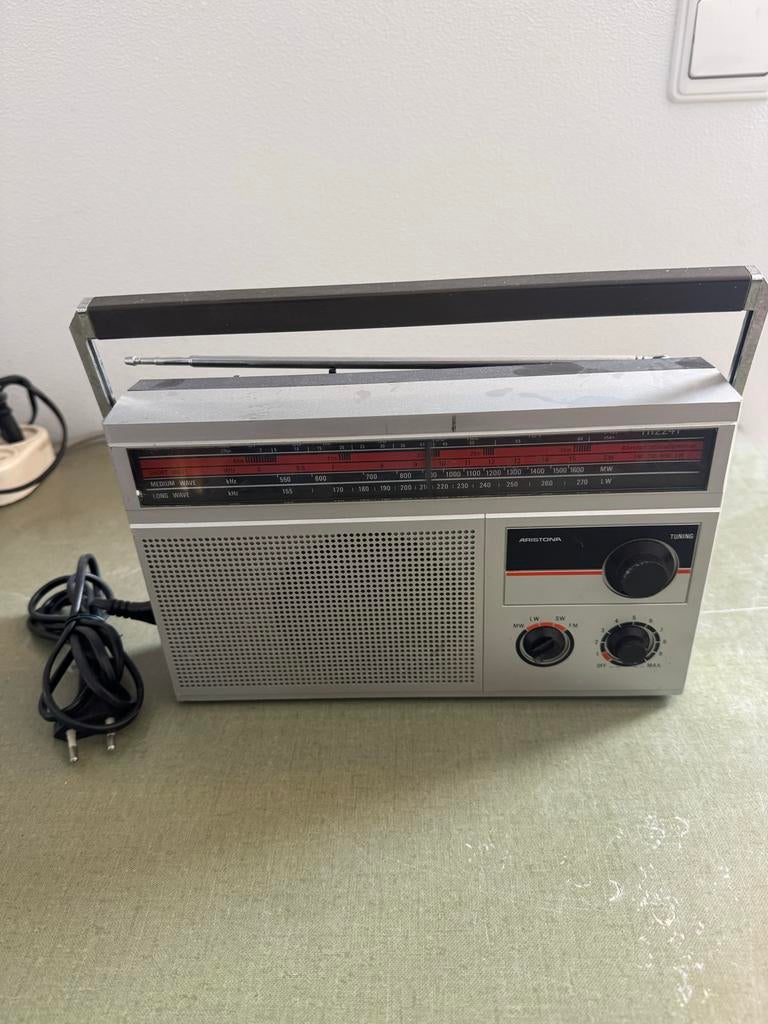 Vintage Aristona draagbare radio - Klassieke ontvanger, Audio, Tv en Foto, Radio's, Ophalen, Zo goed als nieuw, Transistorradio