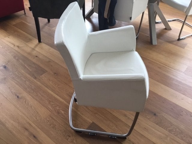 6 Witte leren eetkamerstoelen van Amerland met chrome poten, Ophalen, Wit, Leer, Zo goed als nieuw