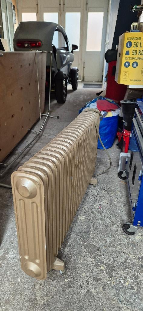 Elektrische radiator op wieltjes, Doe-het-zelf en Verbouw, Verwarming en Radiatoren, Ophalen, 30 tot 80 cm, Gebruikt, Radiator