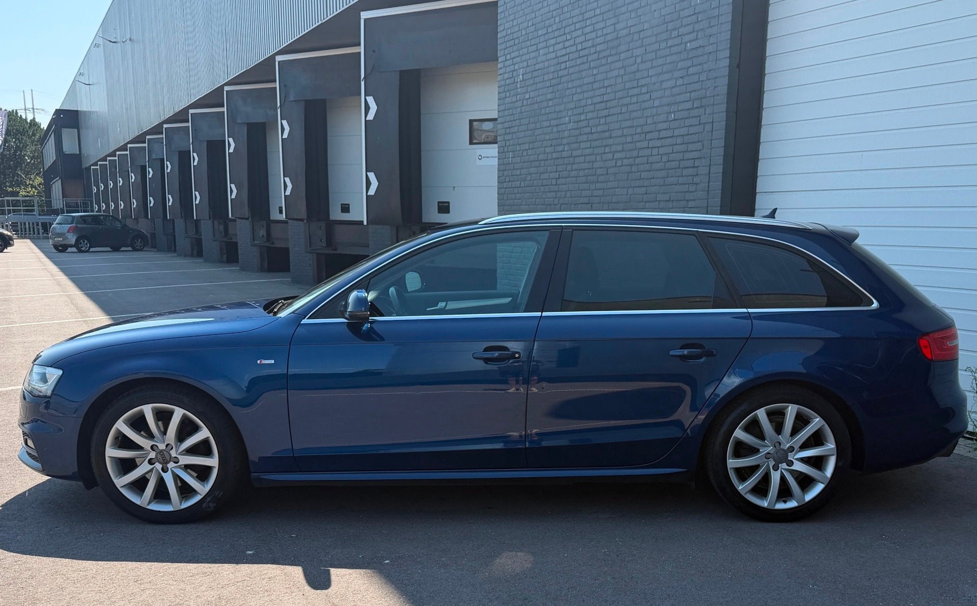Audi A4 Avant 1.8 TFSI S-LINE AUTOMAAT/ADAPTIVE/XENON/STOELV, Auto's, Stof, Gebruikt, 4 cilinders, A4