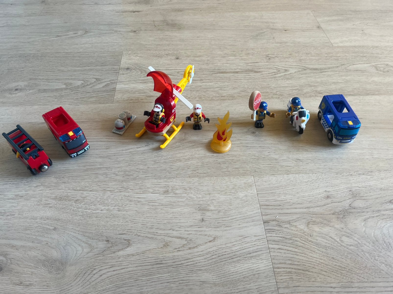 Brio politie en brandweer setje, Ophalen of Verzenden, Zo goed als nieuw, Overige kleuren