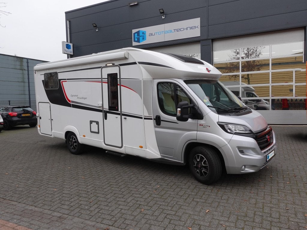 Bürstner Lyseo Privilege 728 150 PK, Caravans en Kamperen, Campers, Achteruitrijcamera, Ringverwarming, Fiat, Bedrijf