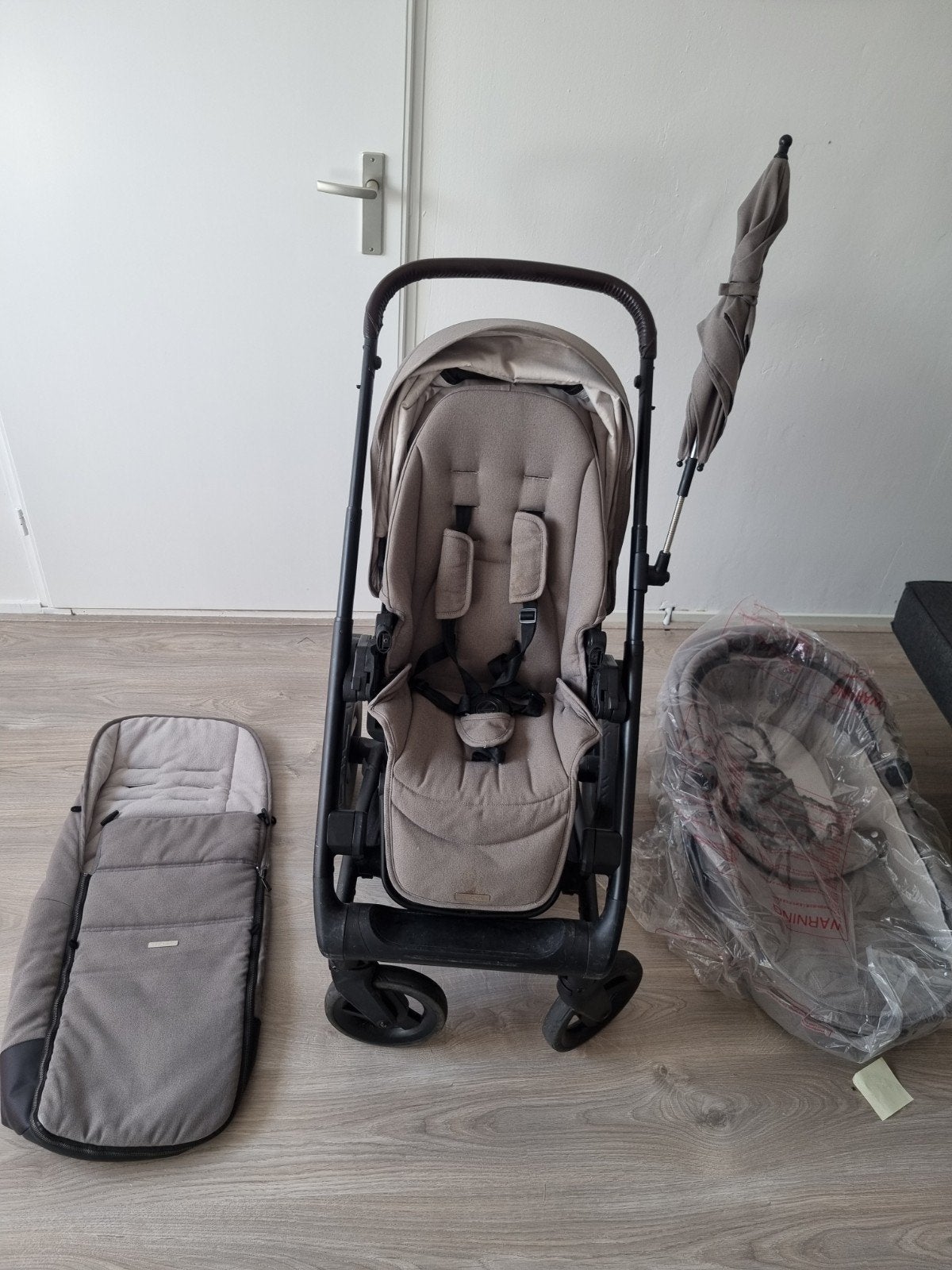 Mutsy Igo kinderwagen met reiswieg en accessoires, Ophalen, Gebruikt, Mutsy, Met reiswieg