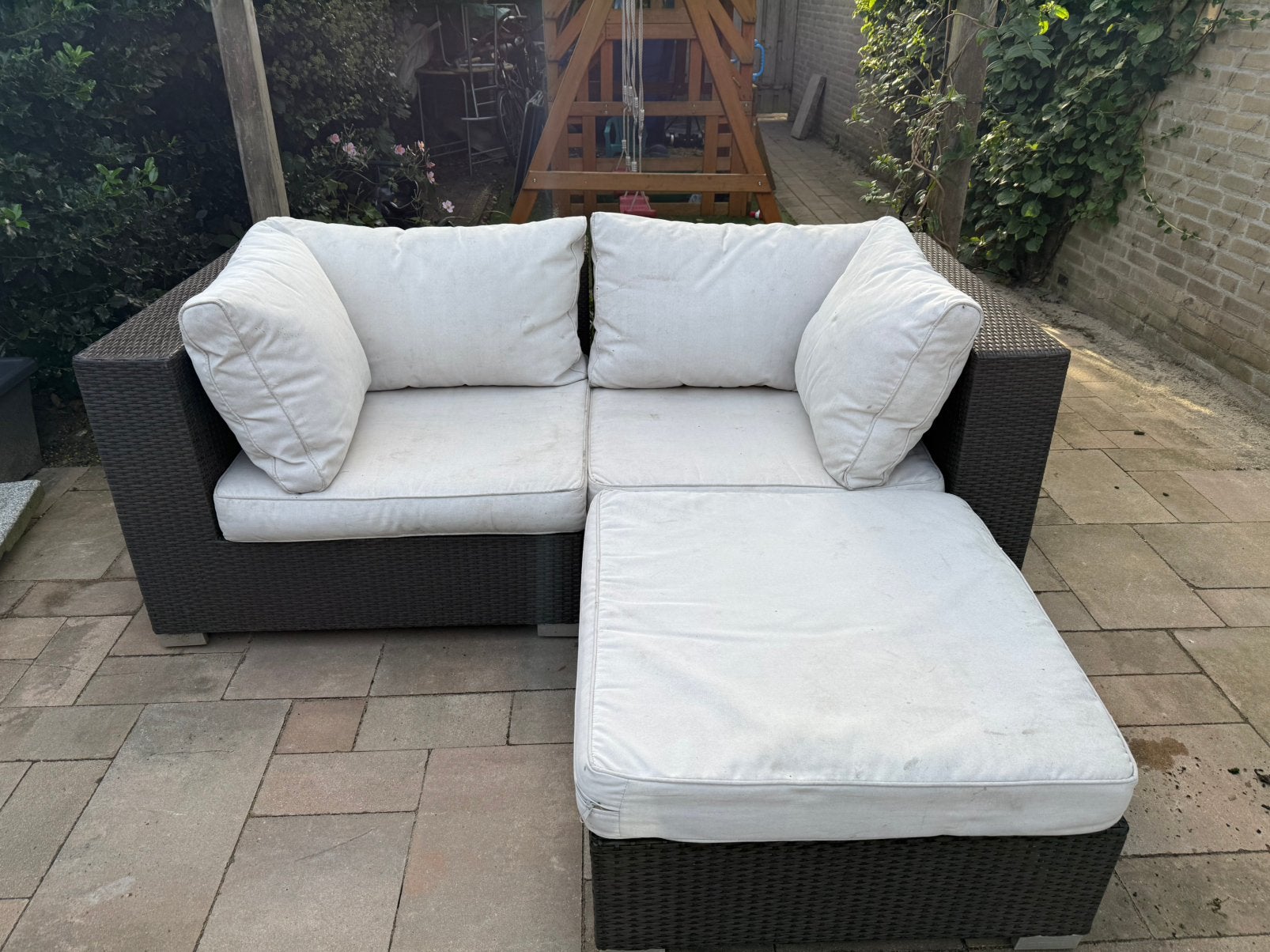 Comfortabele loungeset, 2 zitplaatsen, Kunststof, Gebruikt, Hocker
