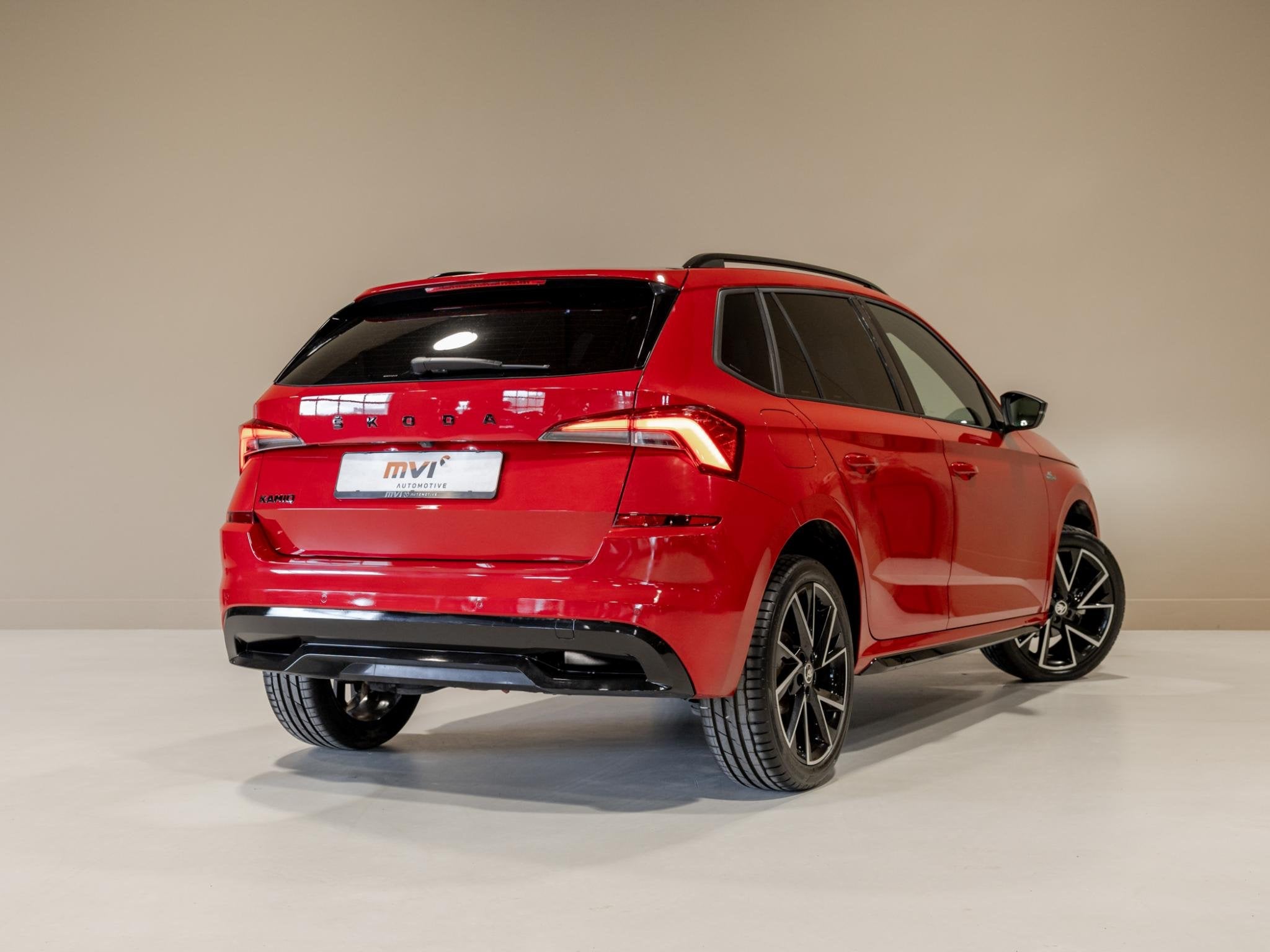 Skoda Kamiq 1.0 TSI Monte Carlo / 110pk / Panorama dak / Ach, Auto's, Gebruikt, Met garantie (alle), Origineel Nederlands, 3 cilinders