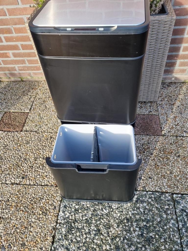 Prullenbak met elektrisch deksel en afvalscheiding, Huis en Inrichting, Woonaccessoires | Prullenbakken, Gebruikt, 40 liter of meer
