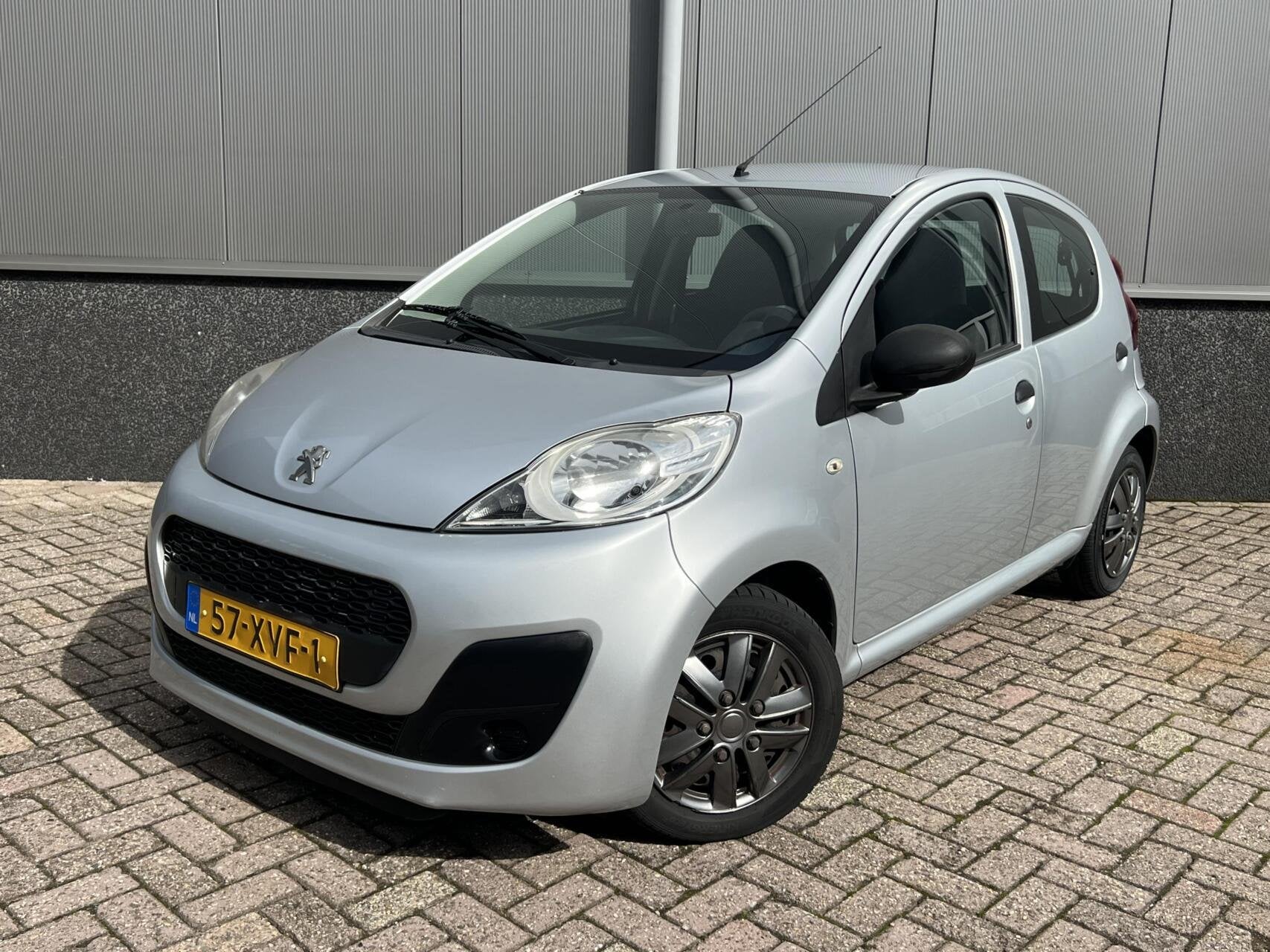 Peugeot 107 1.0 Blue Lease 5-drs Airco Nieuwe APK NAP, Auto's, Voorwielaandrijving, Euro 5, Electronic Stability Program (ESP)