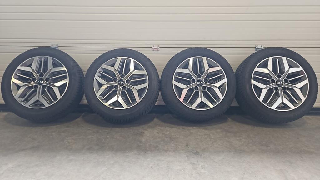 Originele Kia 17” velgen met All Season Banden, Auto-onderdelen, Banden en Velgen, Ophalen, Banden en Velgen, 17 inch, All Season