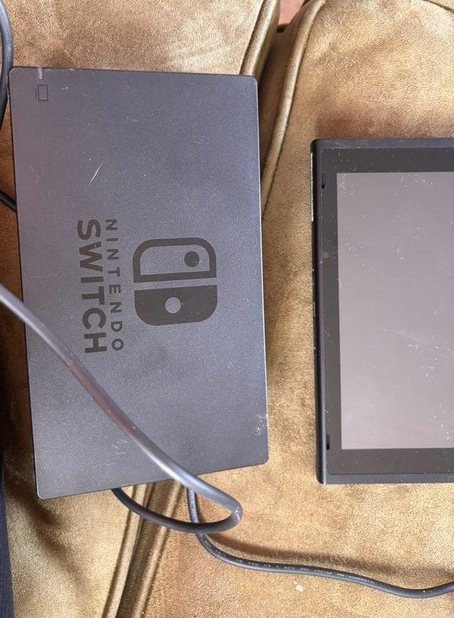 Goed werkende nintendo switch. Ongeveer 10x gebruikt., Spelcomputers en Games, Spelcomputers | Nintendo DS, Met games, Overige modellen