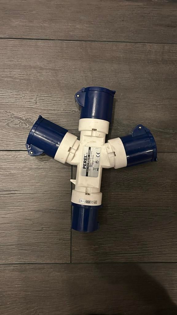 Perel CEE 3-weg splitter 16A, Ophalen, Zo goed als nieuw
