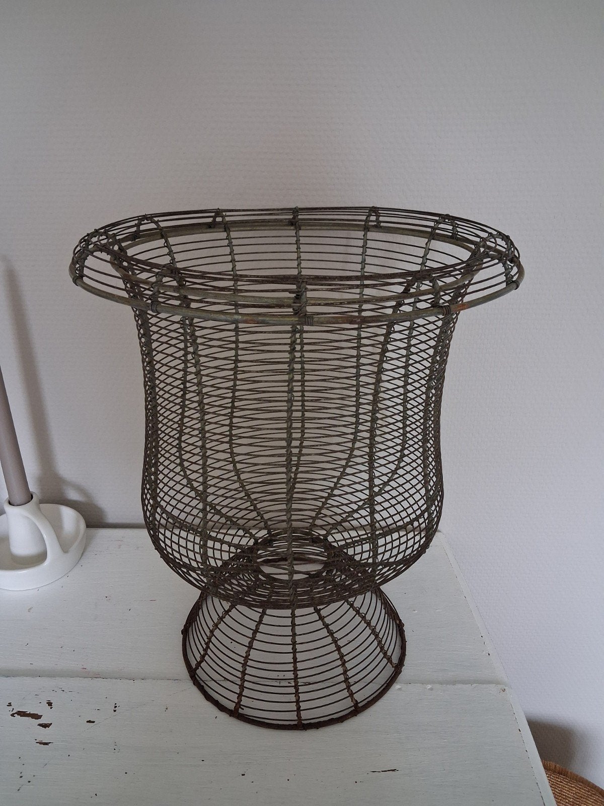 Grote originele Franse brocante draadmand op voet, Antiek en Kunst, Ophalen of Verzenden