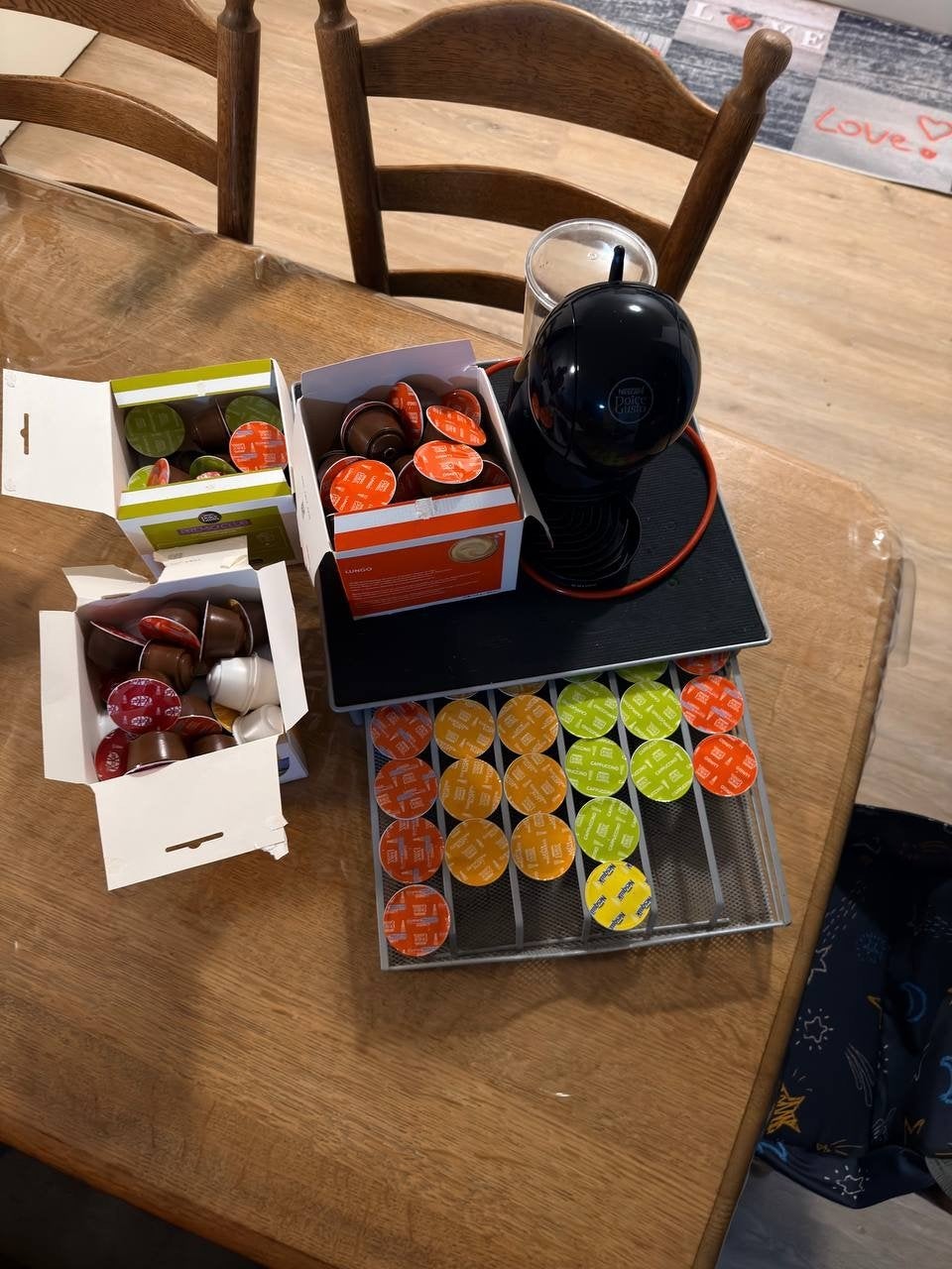 Nescaf&eacute; Dolce Gusto koffiezetapparaat met capsules, Koffiepads en cups, Koffiemachine, Ophalen of Verzenden, Zo goed als nieuw