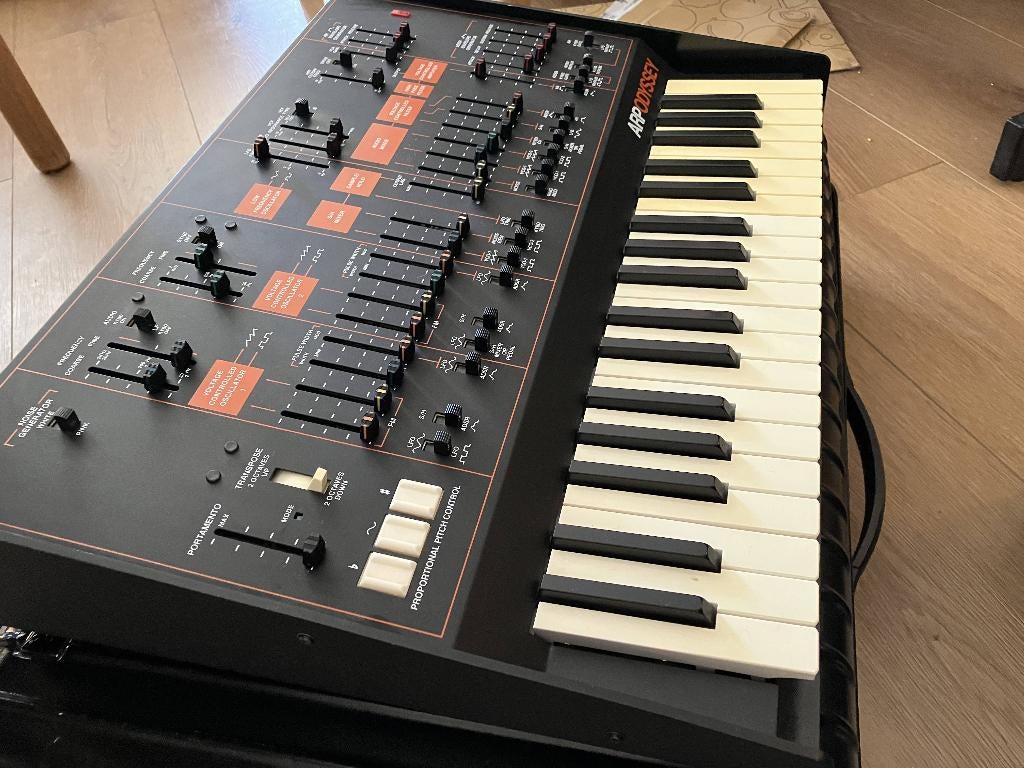 Korg Arp Odyssey Rev3, Inclusief Case, Met midi-aansluiting, Korg, Zo goed als nieuw, Overige aantallen