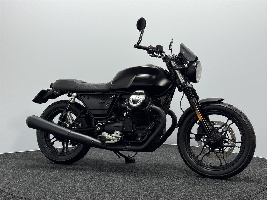 Moto Guzzi V7 STONE 35 KW V 7 II STONE 35KW, Motoren, Motoren | Moto Guzzi, 744 cc, Bedrijf, Traction Control, 12 t/m 35 kW