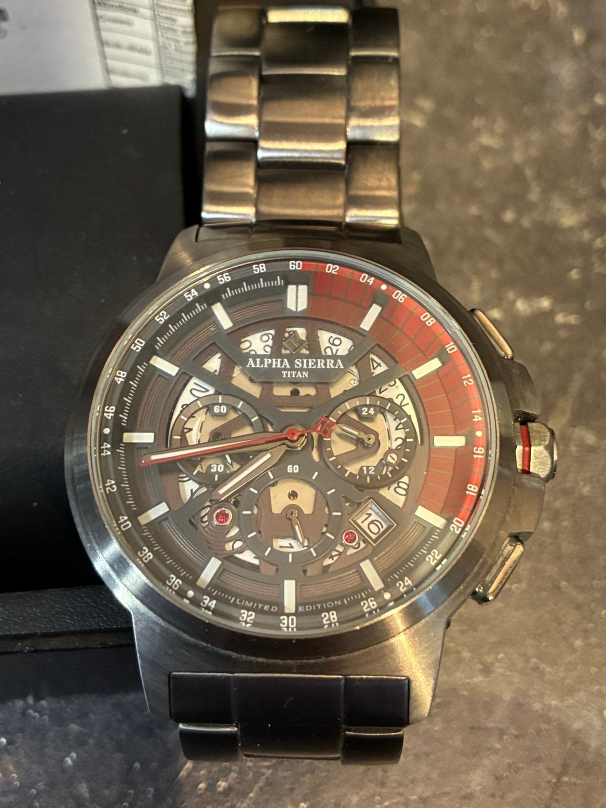 Alpha sierra Titan herenhorloge., Staal, Staal, Polshorloge, Zo goed als nieuw