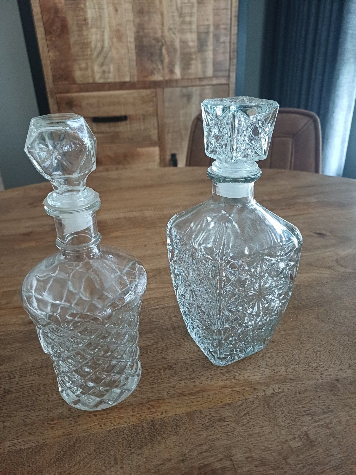 Set van 2 decoratieve glazen karaffen met stop, Ophalen