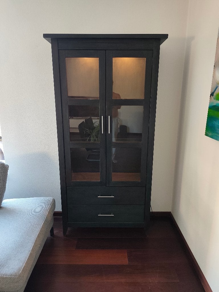zwarte vitrinekast met lades, glazen deuren en verlichting, Ophalen, Gebruikt, Klassiek, Kersenhout