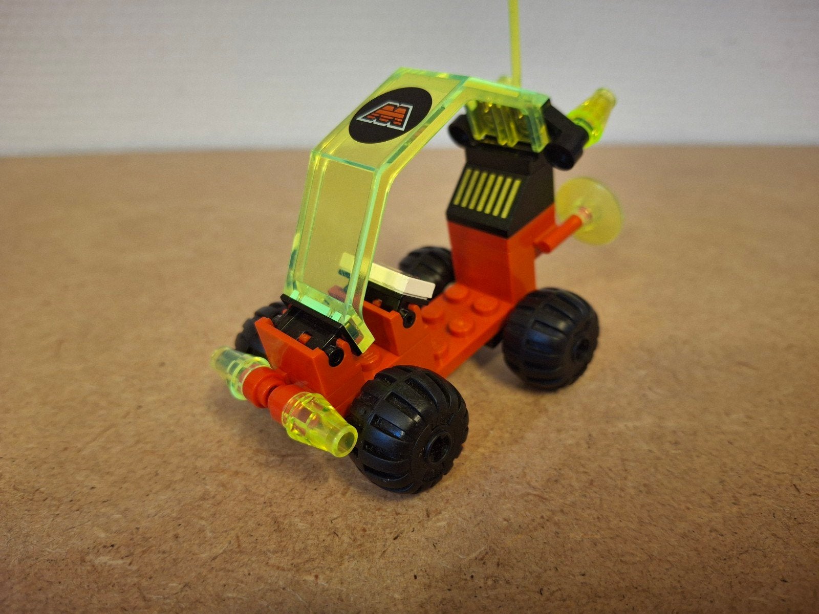 Lego 6833 Beacon Tracer. Jaren 90 M-Tron Space, Compleet, Lego, Info@lego.com, 33 Bath Road, Slough, UK