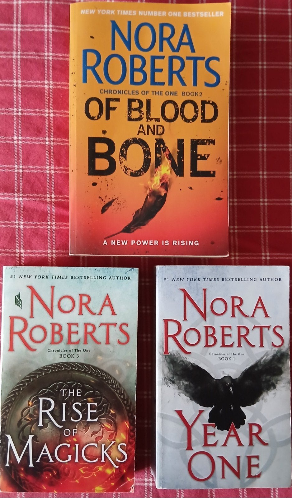 Nora Roberts - Chronicles of The One (Triology), Ophalen of Verzenden, Zo goed als nieuw, Nora Roberts, Amerika