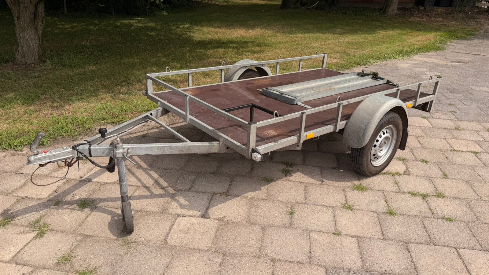 Motoraanhanger / platte aanhanger, Ophalen, Gebruikt